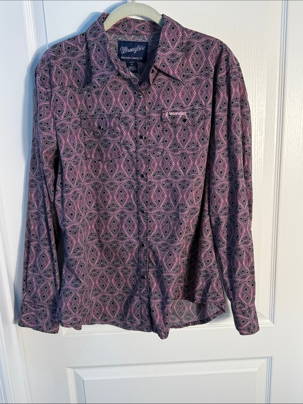 Wrangler Women’s Pink Geometric Button-Down Shirt Black Pearl Snaps Sz XL
